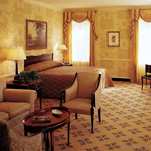 Otel Williamsburg Inn